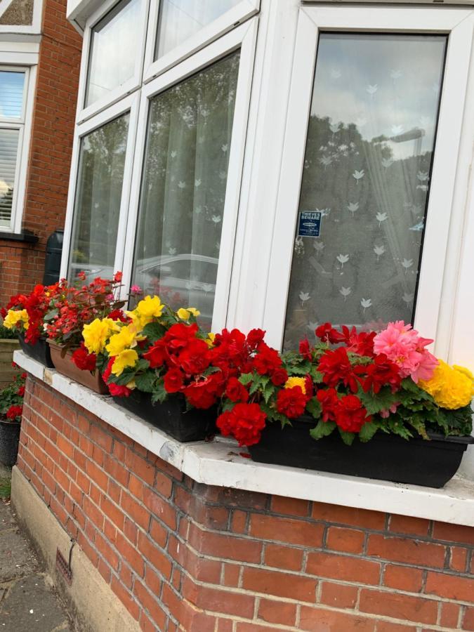 38 Whitehall Road Harrow on the Hill Экстерьер фото