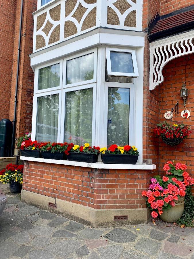 38 Whitehall Road Harrow on the Hill Экстерьер фото